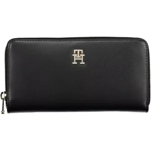 Elegant Black Wallet with Contrasting Accents